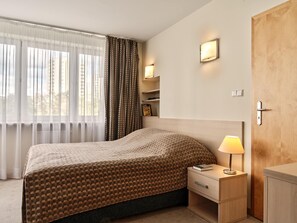 Leilighet – deluxe, 1 soverom | Skrivebord, skrivebord for bærbar PC, lydisolert og strykejern/-brett