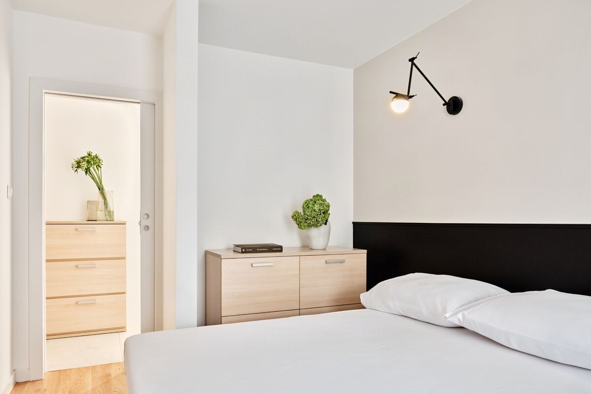Apartment, 2 Bedrooms | Desk, laptop workspace, soundproofing, iron/ironing board