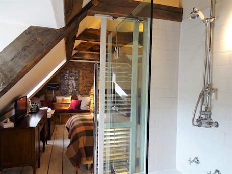 Deluxe Double Room, Ensuite (KING) | Bathroom. The Wellington