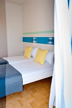 Standardzimmer | Bügeleisen/Bügelbrett, kostenloses WLAN, Bettwäsche