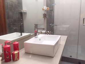 Bruser, gratis toiletartikler, håndklæder