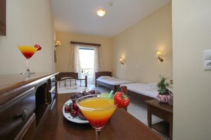 In-room safe, desk, soundproofing, free WiFi - Aphrodite Hotel (Zakynthos)