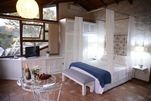 Premium Suite, 1 Bedroom | Minibar, desk, free WiFi, bed sheets