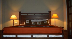 Desk, rollaway beds, free WiFi