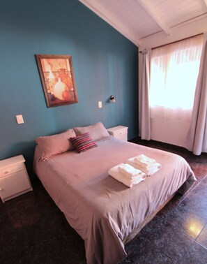 Individually decorated, individually furnished, blackout curtains - Hosteria Patagonia (El Calafate)