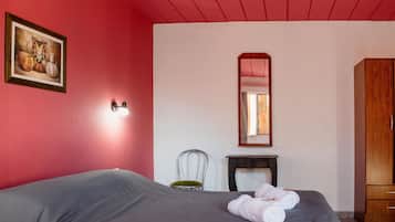 Decoración personalizada, muebles diferentes y cortinas blackout