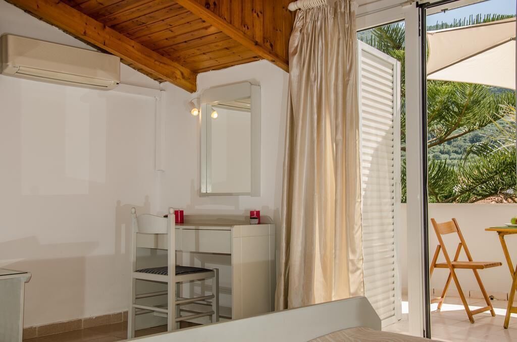 In-room safe, iron/ironing board (on request), bed sheets
