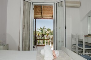 Värdeförvaringsskåp på rummet, strykjärn/strykbräda och sängkläder