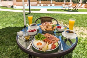 Daily continental breakfast for a fee - Dolce Vita Residence (Zakynthos)