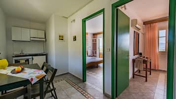 Apartemen, 2 kamar tidur | Brankas, tempat tidur bayi gratis, Wi-Fi, dan seprai linen