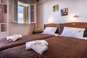 In-room safe, free cribs/infant beds, WiFi, bed sheets - Dolce Vita Residence (Zakynthos)