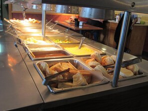 Restaurant - Los Tres Gallos (Bridgeport)