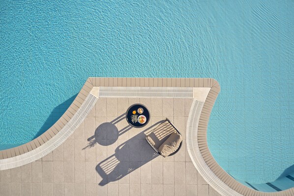 2 outdoor pools, pool umbrellas, sun loungers