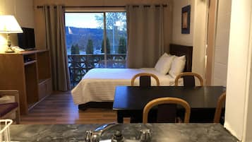 Family Suite, 2 Bedrooms, Balcony, Sea View | 2 bedrooms, Frette Italian sheets, premium bedding, pillowtop beds