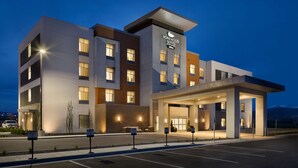 A modern hotel with a prominent entrance and multiple floors. - Homewood Suites By Hilton Salt Lake City Draper (Draper)