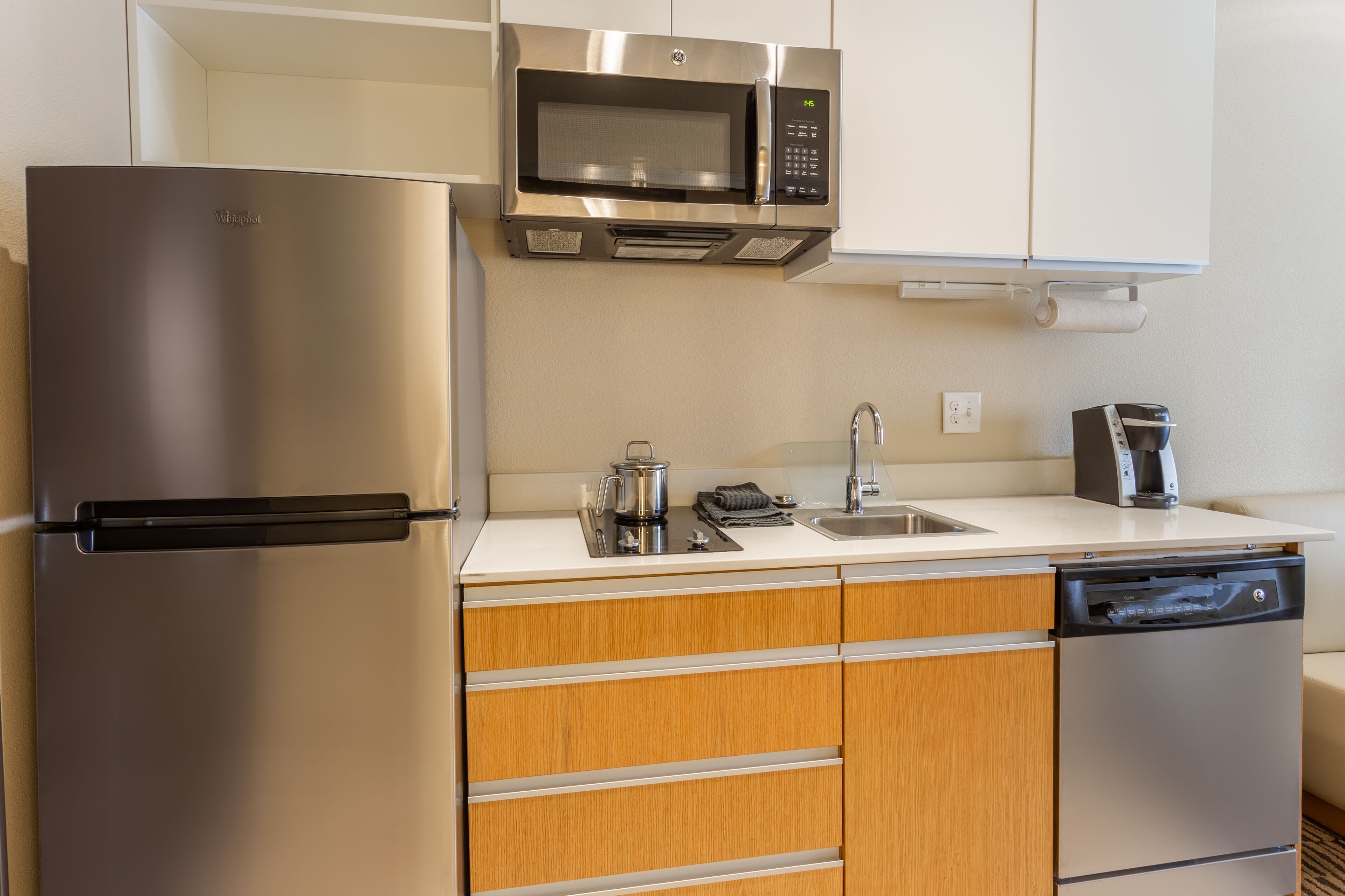 fridge, microwave, stovetop, dishwasher