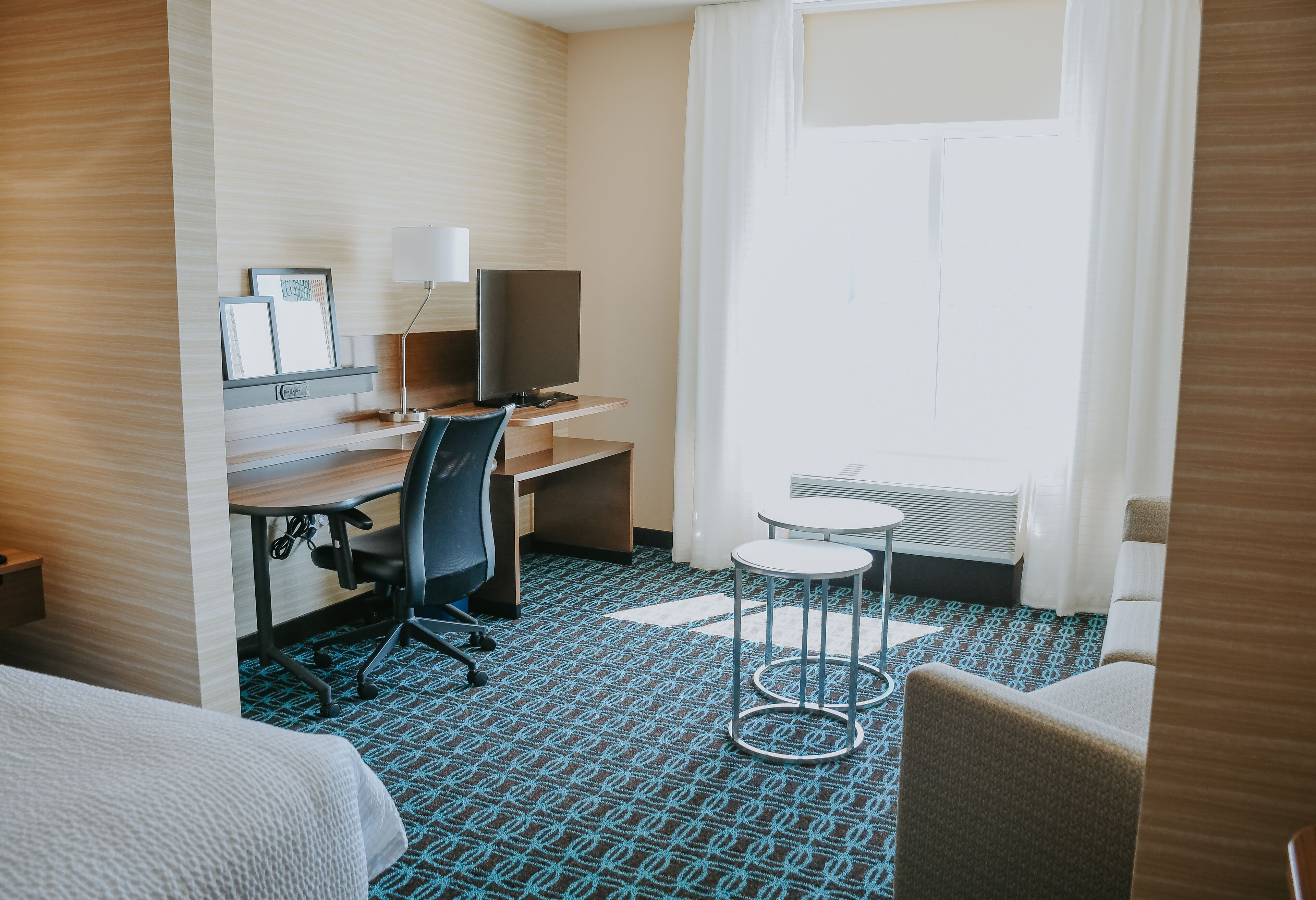 desk, laptop workspace, iron/ironing board, free wifi