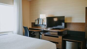 Room, 1 King Bed | Desk, laptop workspace, iron/ironing board, free WiFi