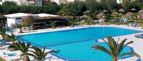 Sisäuima-allas, ulkouima-allas