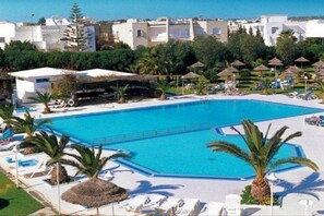 Piscine couverte, piscine extérieure