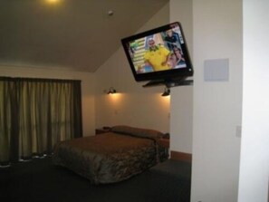 經典開放式客房 | 房內夾萬、熨斗/熨衫板、免費 Wi-Fi、床單