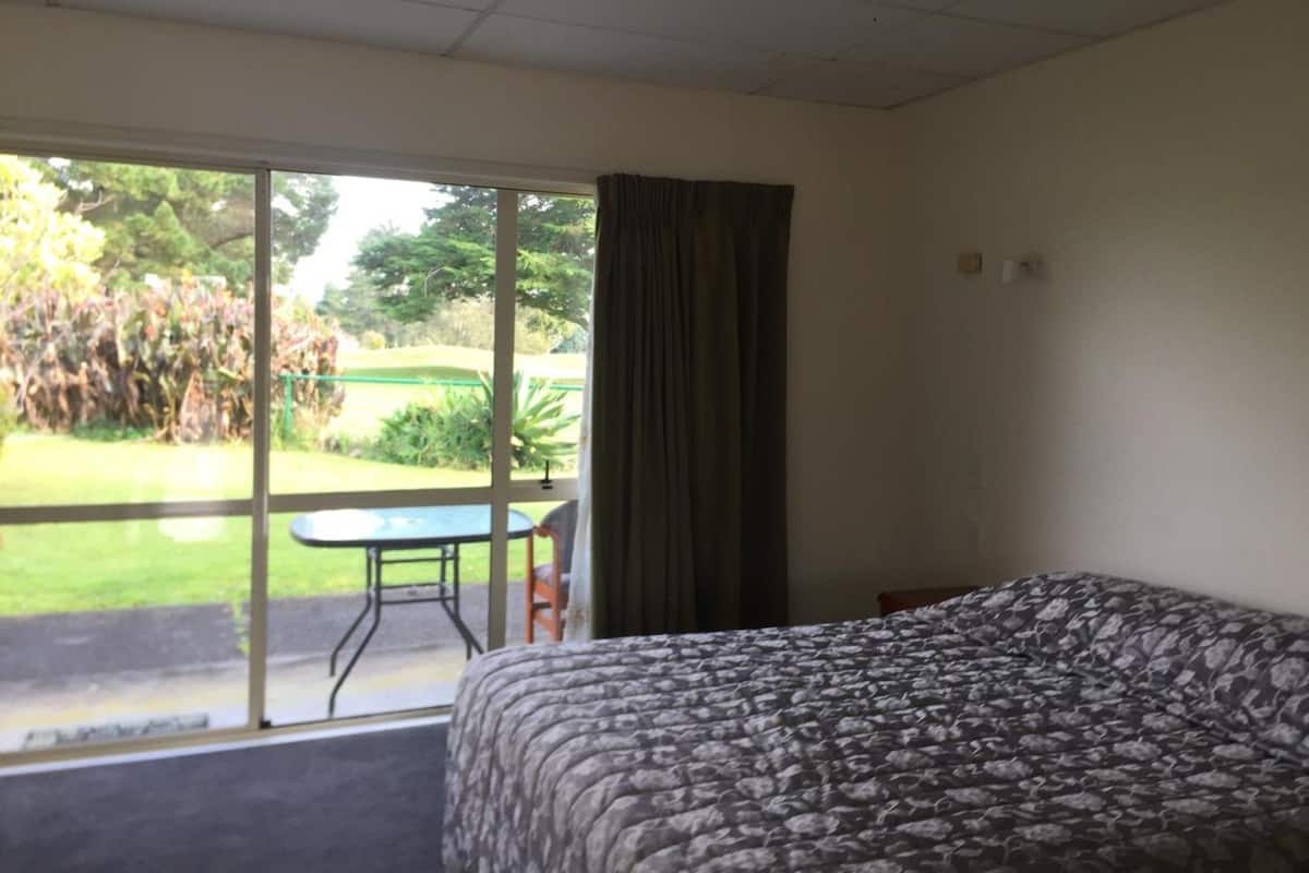 Classic Studio | In-room safe, iron/ironing board, free WiFi, bed sheets
