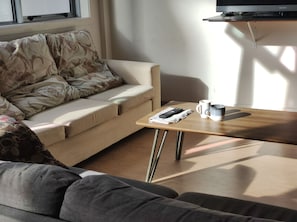 Lobby sitting area - Newton Lodge Auckland - Hostel (Auckland)