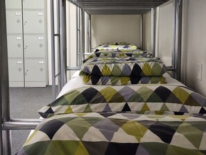 Desk, soundproofing, free WiFi, bed sheets