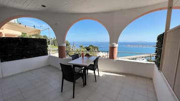 Soundproofing, iron/ironing board, WiFi