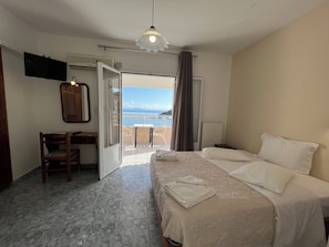 Soundproofing, iron/ironing board, WiFi - Harbour View (Kefalonia)