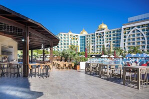 Bar (on property) - Alan Xafira Deluxe Resort & Spa (Alanya)