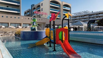 Seasonal outdoor pool, pool umbrellas, sun loungers