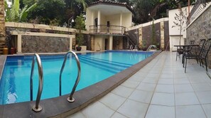 Outdoor pool - Hotel Scarlet Bukit Pakar (Bandung)