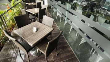 Tempat makan outdoor