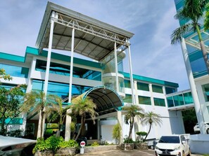 Exterior - Hotel Apita Cirebon (West Cirebon)