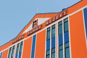 A building with the sign 'HOTEL PUNDI REZEKI' indicating a hotel. - Pundi Rejeki Hotel (Jambi)