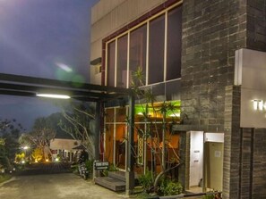 Exterior - The Rizen Hotel (Cisarua)