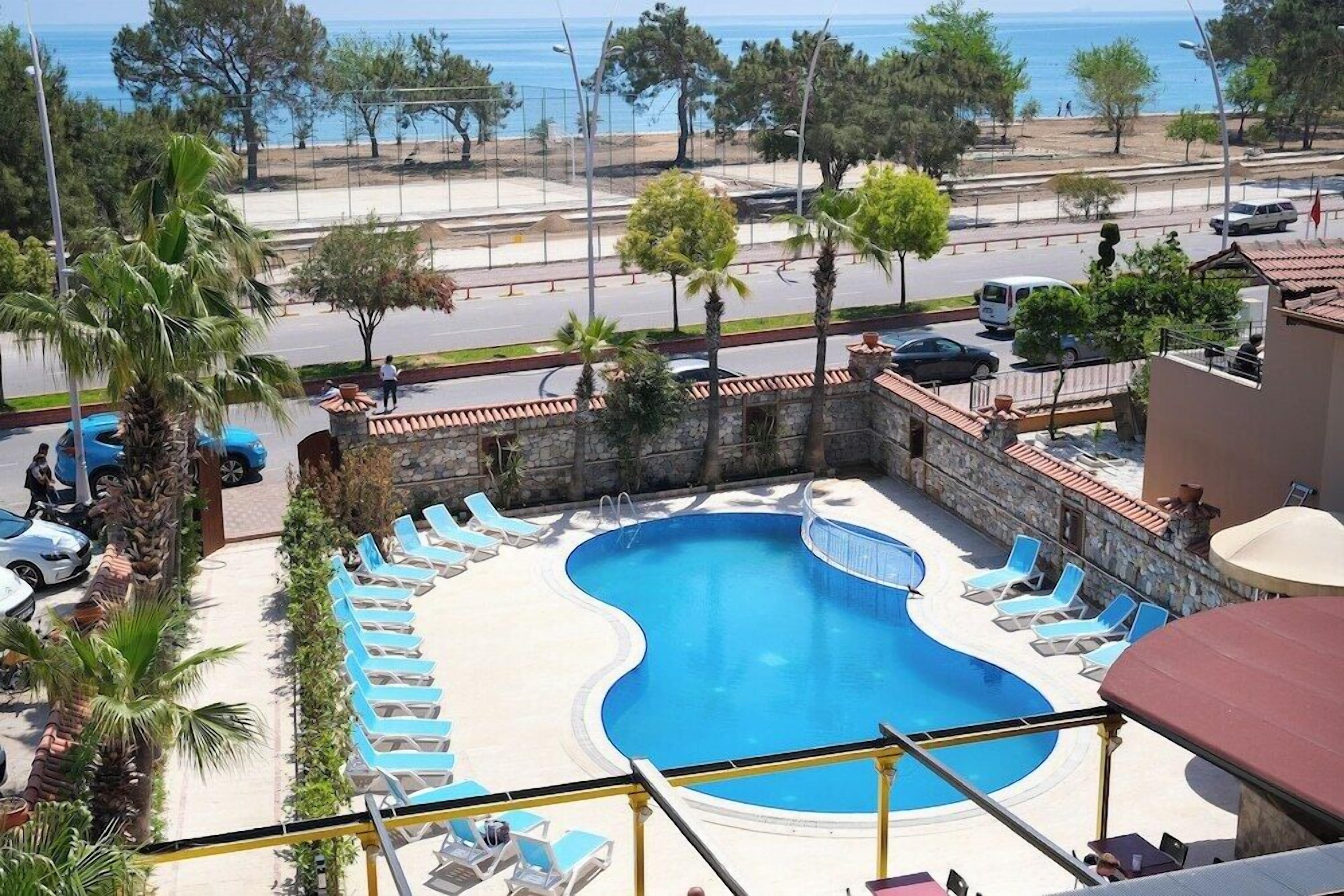 حمّام سباحة خارجي