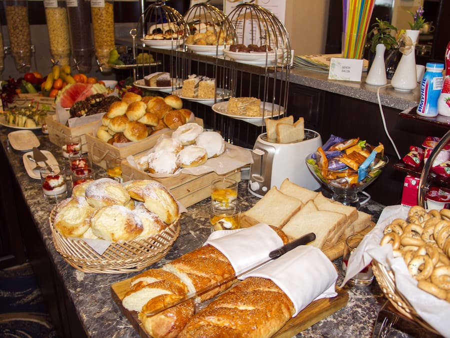 Free daily continental breakfast