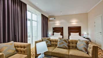Deluxe Twin Room, Bathtub | Minibar, in-room safe, soundproofing, rollaway beds