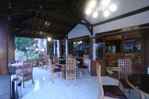 Restaurant - Sangga Buana Resort and Convention (Pacet)