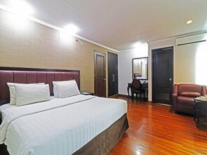 Executive-Zimmer | Zimmersafe, Schreibtisch, schallisolierte Zimmer, kostenloses WLAN