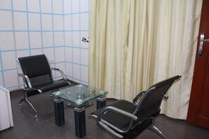 Quarto executivo, 1 cama de casal, para não fumantes | Individualmente mobiliados, escrivaninha