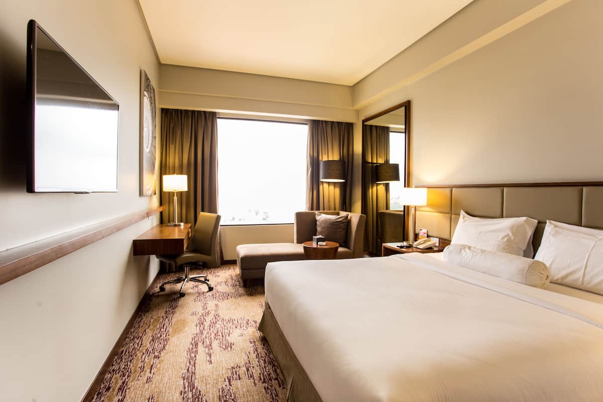 Superior Room | Minibar, in-room safe, desk, blackout drapes