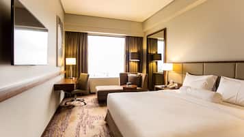 Superior Room | Minibar, in-room safe, desk, blackout drapes