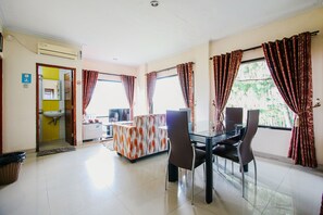 Family Suite, 2 Bedrooms, Non Smoking | Desk, laptop workspace, free WiFi - Bukit Alamanda Resort & Resto (Garut)