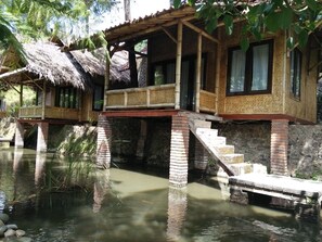 Bungalow Suite Amarilis - Bukit Alamanda Resort & Resto (Garut)