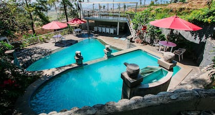 Bukit Alamanda Resort & Resto