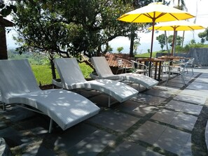 Outdoor pool, sun loungers - Bukit Alamanda Resort & Resto (Garut)