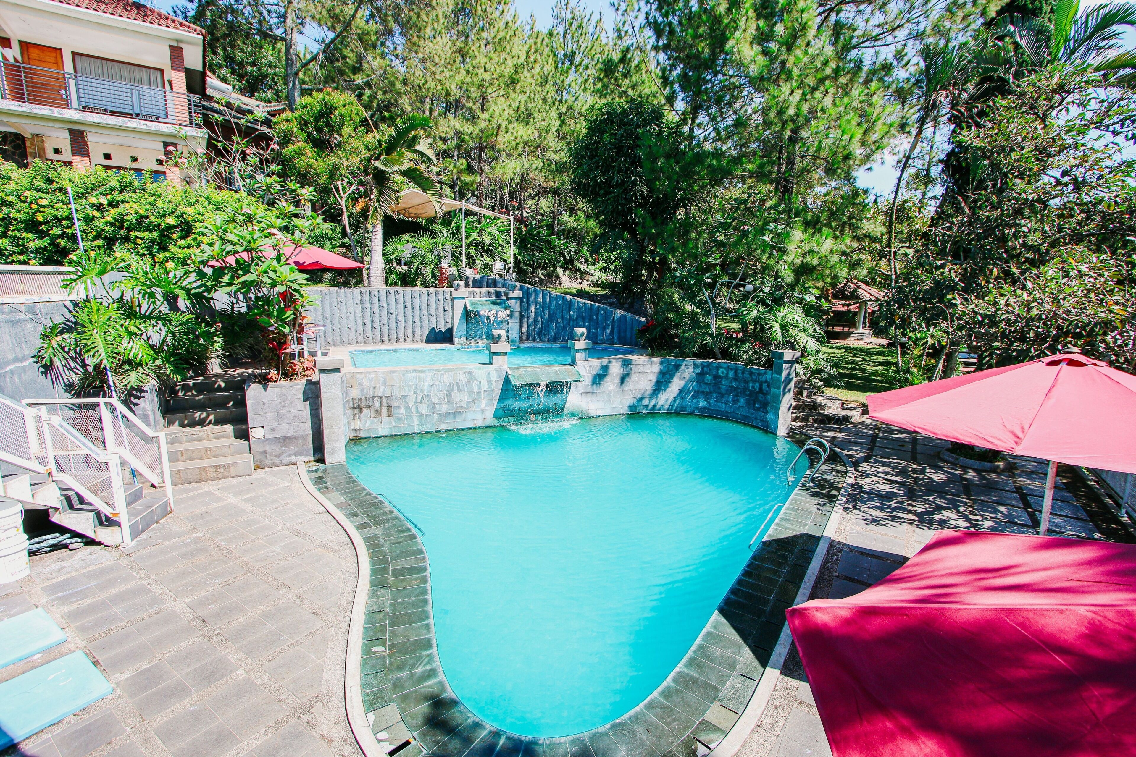 حمّام سباحة خارجي، مقاعد للتشمس